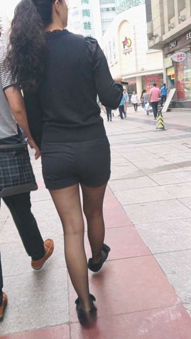 黑色职业装黑丝MM，翘臀黑丝让人无法忘怀[197M]
