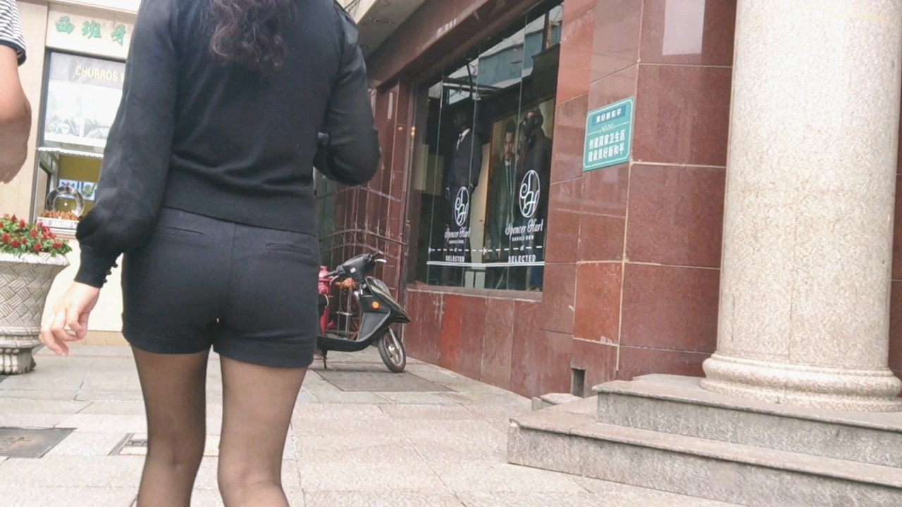 黑色职业装黑丝MM，翘臀黑丝让人无法忘怀[197M]