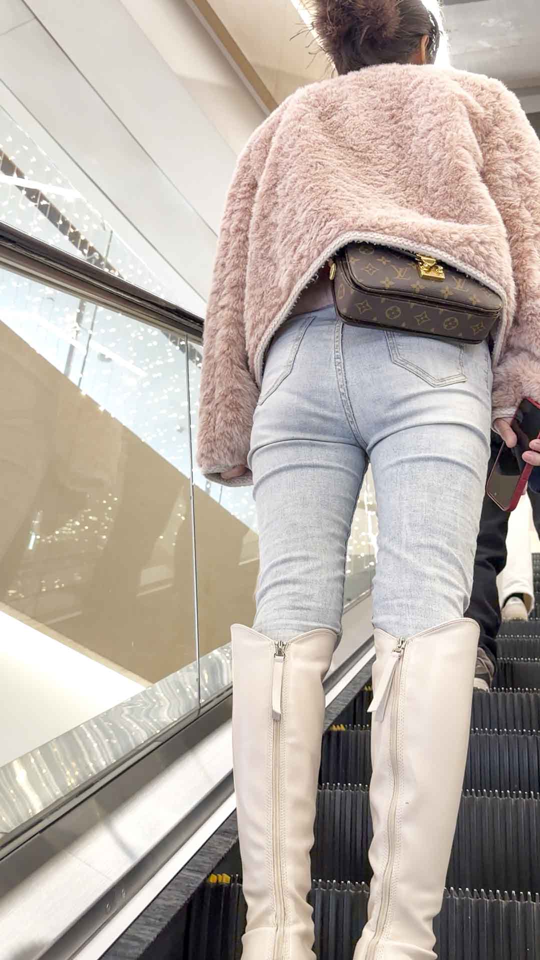 包臀灰牛仔紧身少妇（积分135）