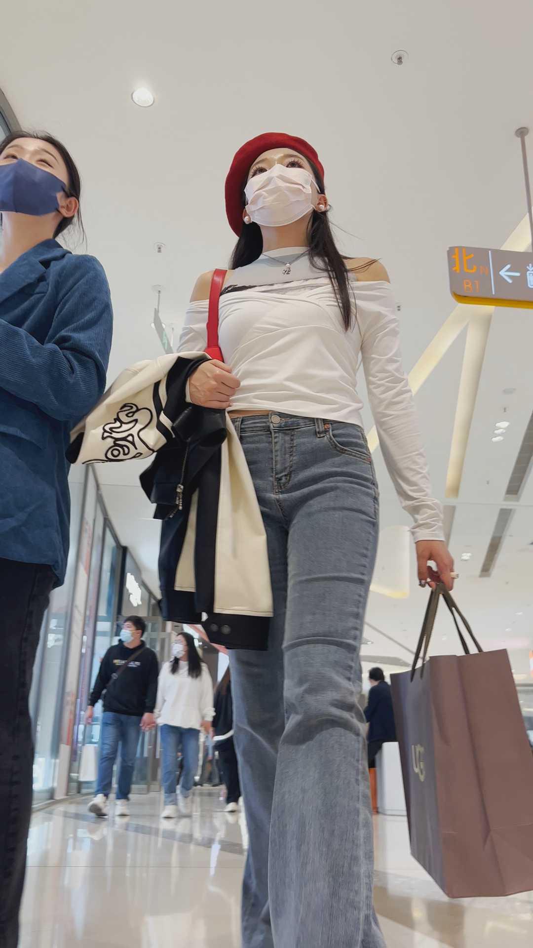 服装店包臀灰牛仔少妇（积分85）