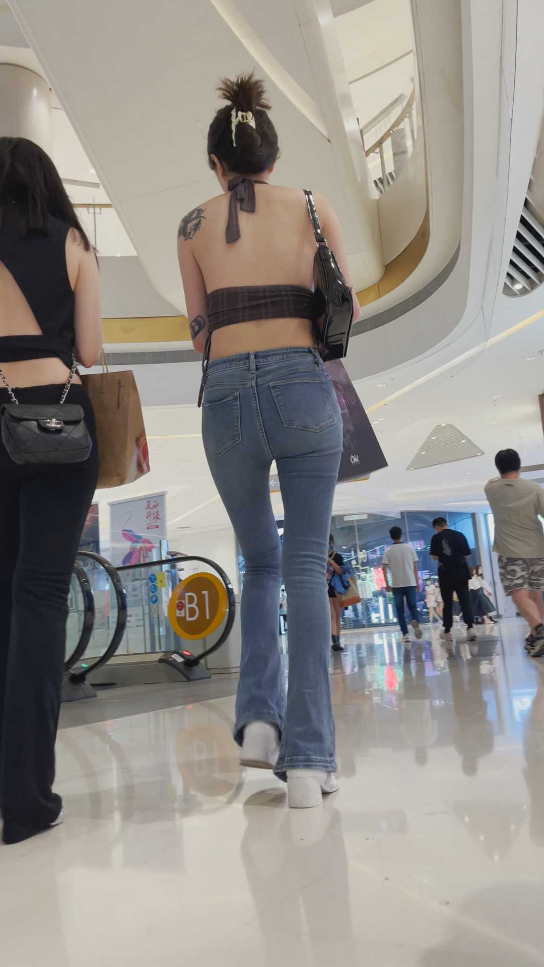 性感金三角纹身小姐姐（积分150）