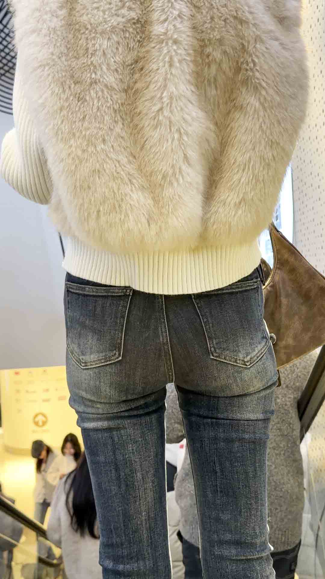 紧身蓝牛翘臀妹子（积分99）