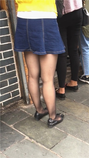 街拍黑丝短裙美眉[270M/MOV]