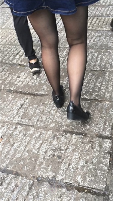 街拍黑丝短裙美眉[270M/MOV]