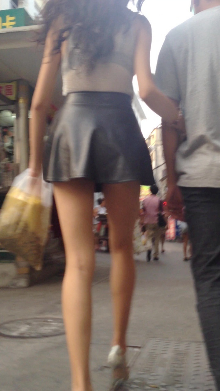 皮质短裙高挑长腿美女[636M/MOV]