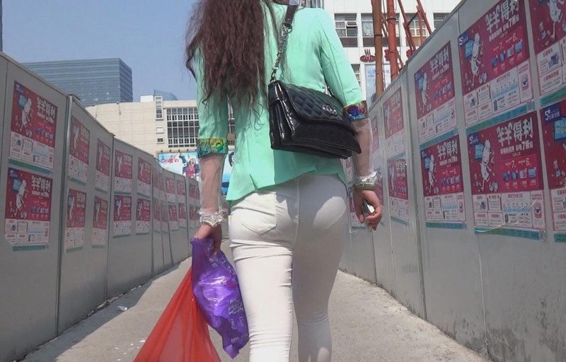 紧身白裤内痕妹子[552M/MP4]