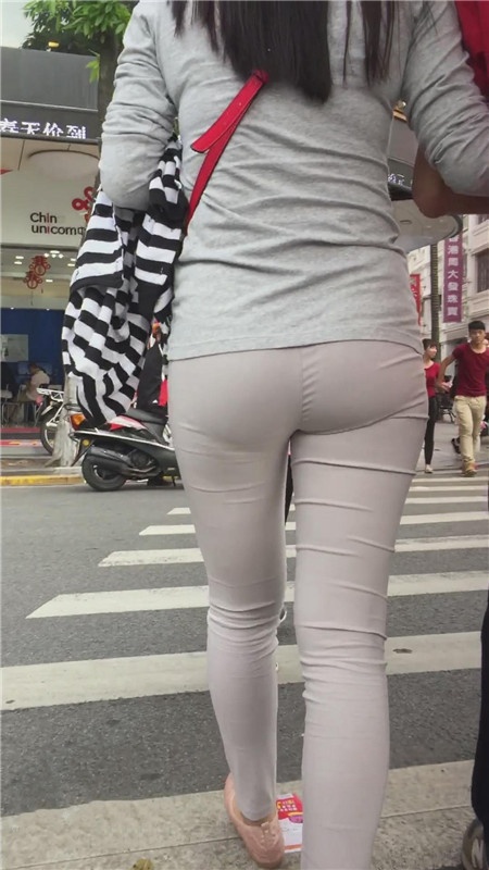 灰裤紧身美妇[879M/MP4]