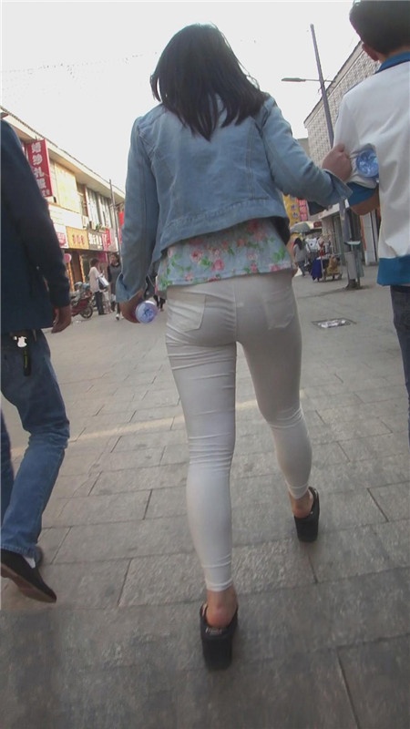 白裤紧身妹子[804M/MP4]