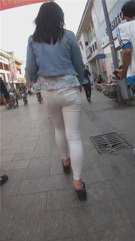 白裤紧身妹子[804M/MP4]