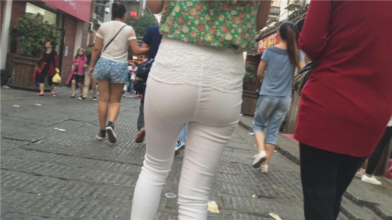 白裤紧身高腰妹子[748M/MP4]