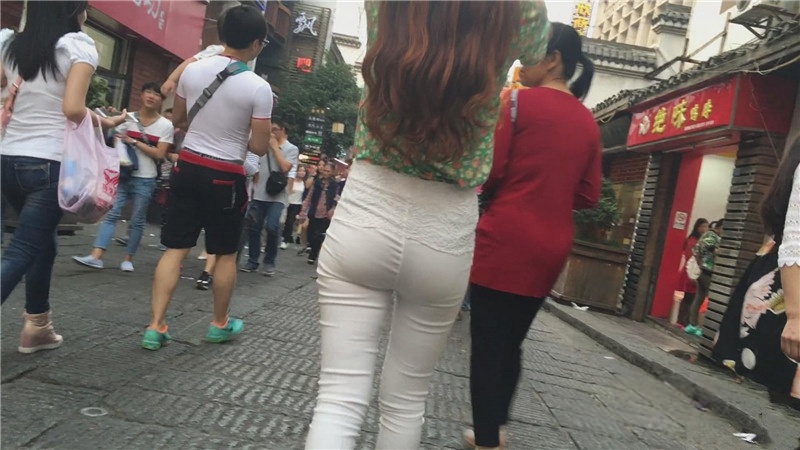 白裤紧身高腰妹子[748M/MP4]