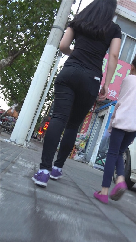 黑衣黑牛仔妹子[495M/MP4]