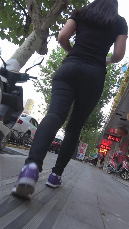 黑衣黑牛仔妹子[495M/MP4]