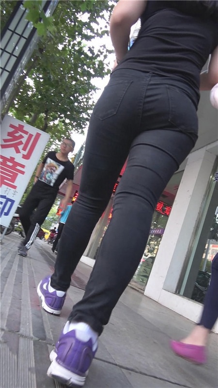 黑衣黑牛仔妹子[495M/MP4]