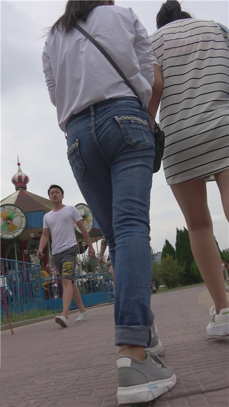 牛仔紧身妹子[891M/MP4]