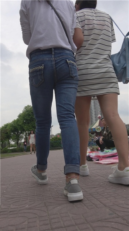 牛仔紧身妹子[891M/MP4]