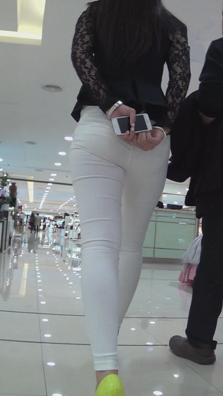 白色紧身裤美女[100M/MP4]