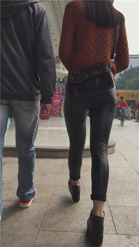 皮裤紧身美女[373M/MP4]
