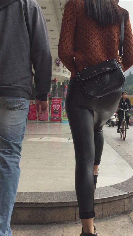 皮裤紧身美女[373M/MP4]