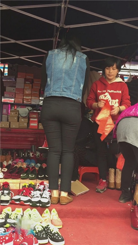 黑裤紧身妹子[691M/MP4]