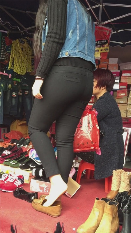 黑裤紧身妹子[691M/MP4]