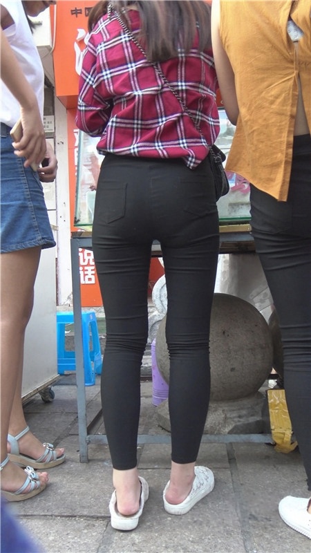 黑裤紧身小妹[2.59G/MP4]