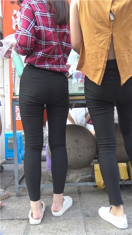 黑裤紧身小妹[2.59G/MP4]