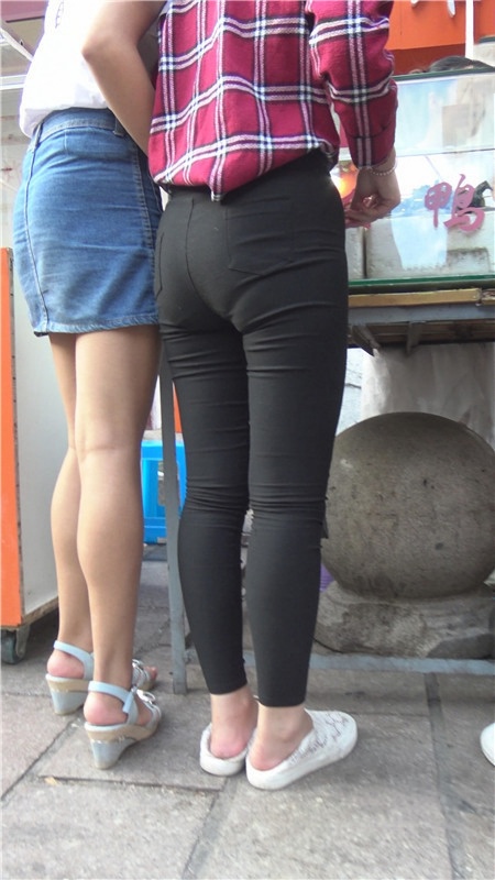 黑裤紧身小妹[2.59G/MP4]