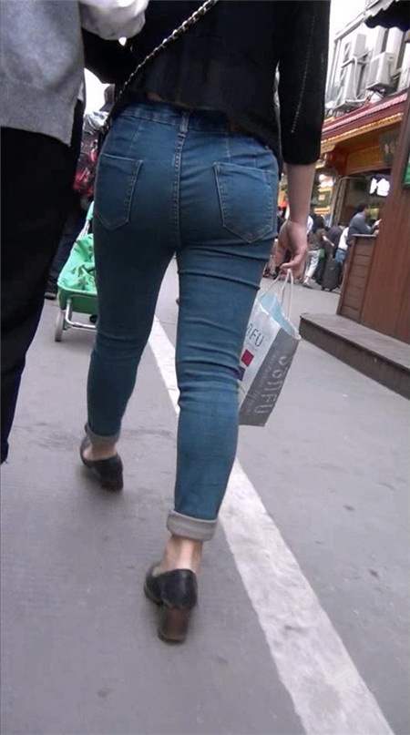 牛仔紧身妹子[44M/MP4]