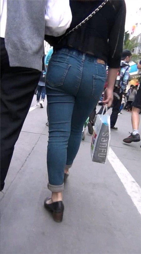 牛仔紧身妹子[44M/MP4]