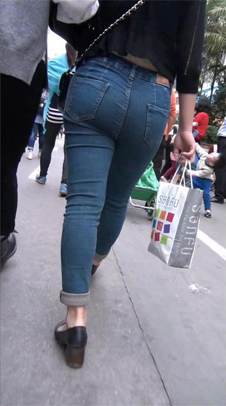 牛仔紧身妹子[44M/MP4]