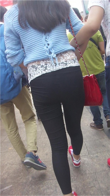 黑裤妹子[519M/MP4]