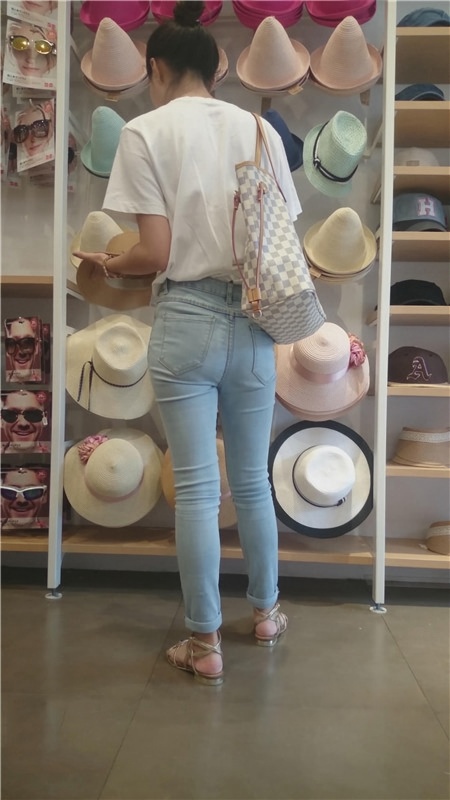 挑选帽子的牛仔妹子[279M/MP4]