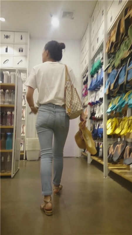 挑选帽子的牛仔妹子[279M/MP4]