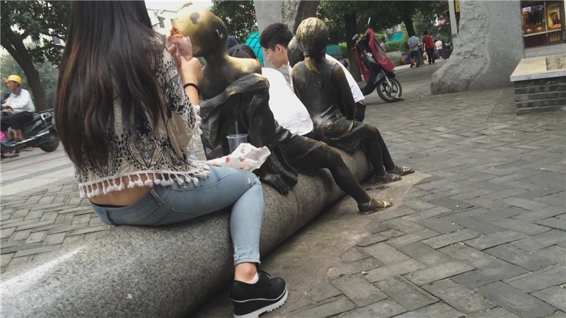 低腰牛仔裤美女[3.7G/MP4]