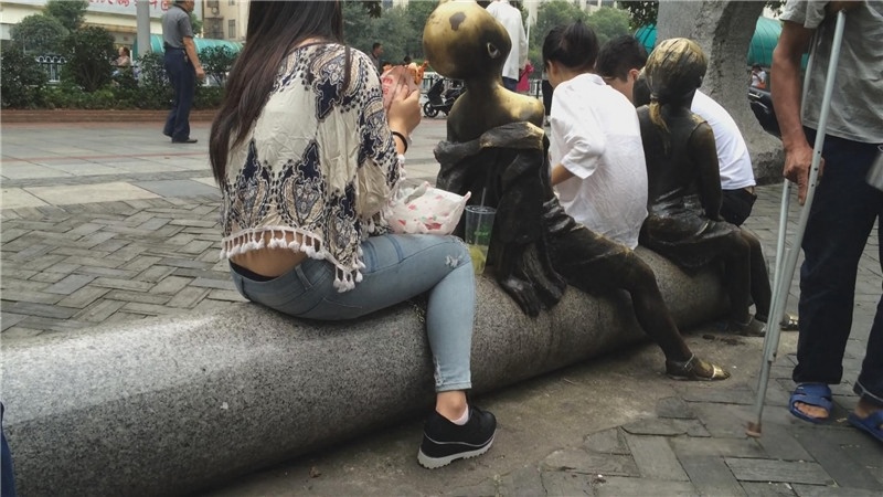 低腰牛仔裤美女[3.7G/MP4]