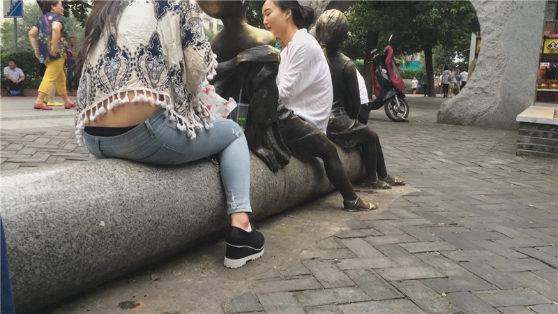 低腰牛仔裤美女[3.7G/MP4]