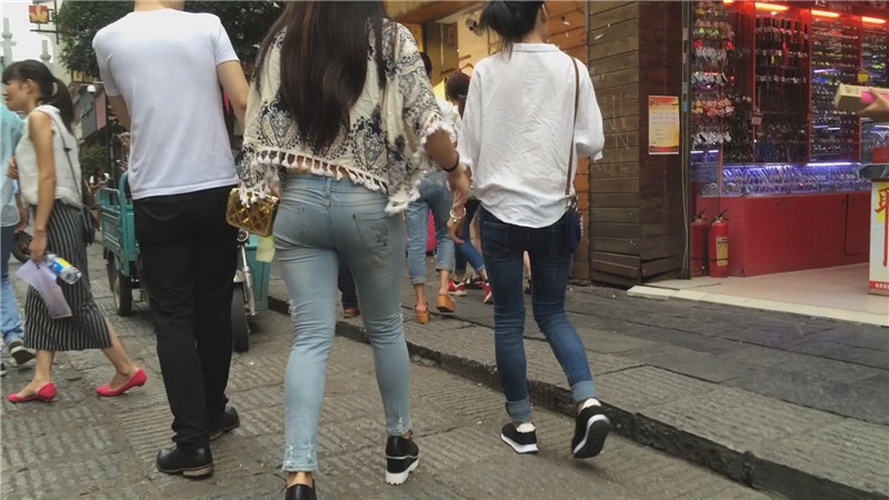 低腰牛仔裤美女[3.7G/MP4]