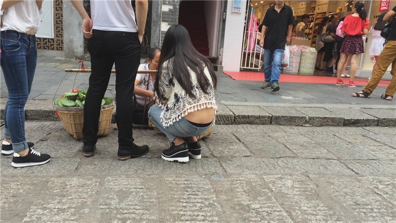 低腰牛仔裤美女[3.7G/MP4]