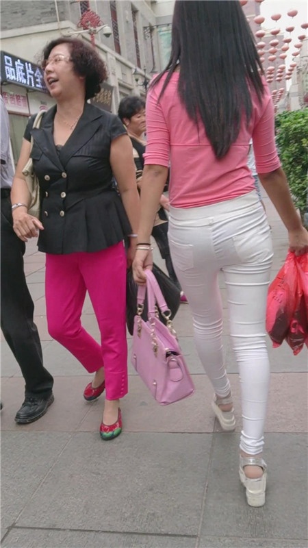 粉衣白裤小姐姐[317M/MP4]