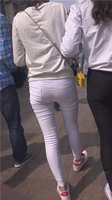 黑白紧身双骄[130M/MP4]