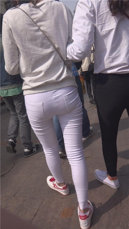 黑白紧身双骄[130M/MP4]