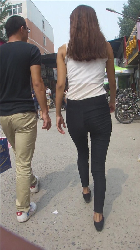 紧身黑裤高腰妹子[177M/MP4]