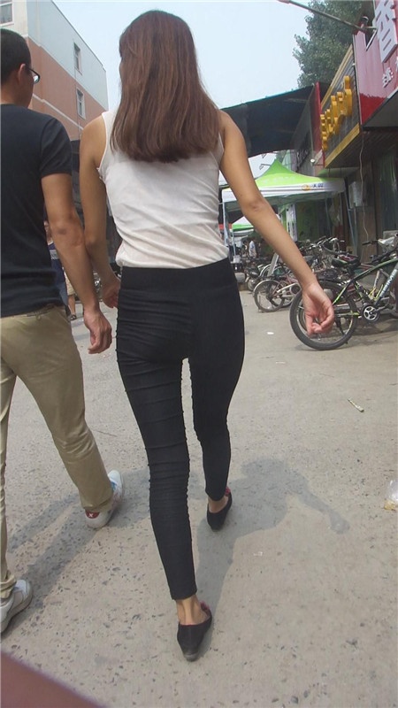 紧身黑裤高腰妹子[177M/MP4]