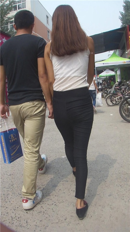 紧身黑裤高腰妹子[177M/MP4]