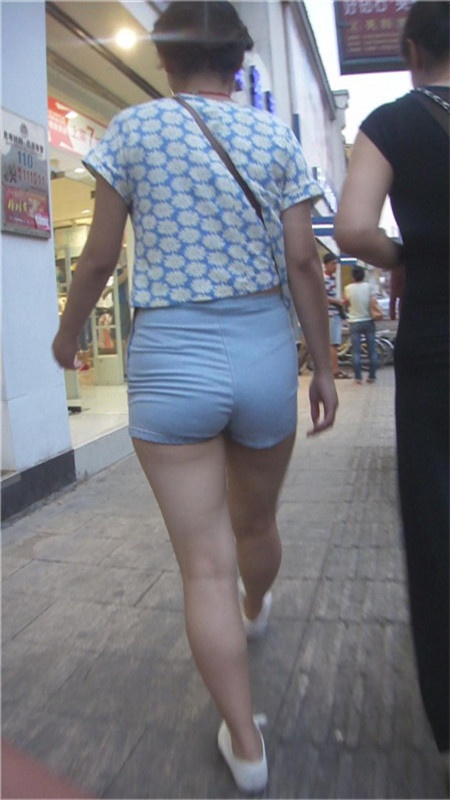 蓝色丰腴美女[490M/MP4]