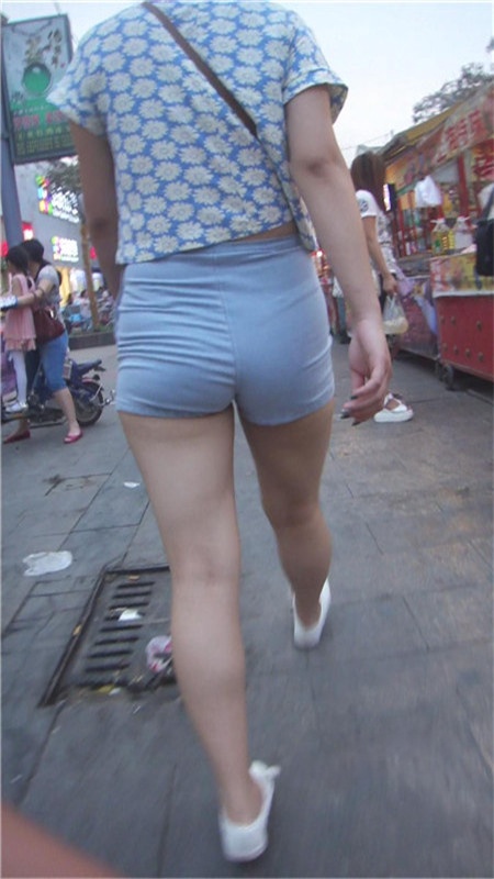 蓝色丰腴美女[490M/MP4]