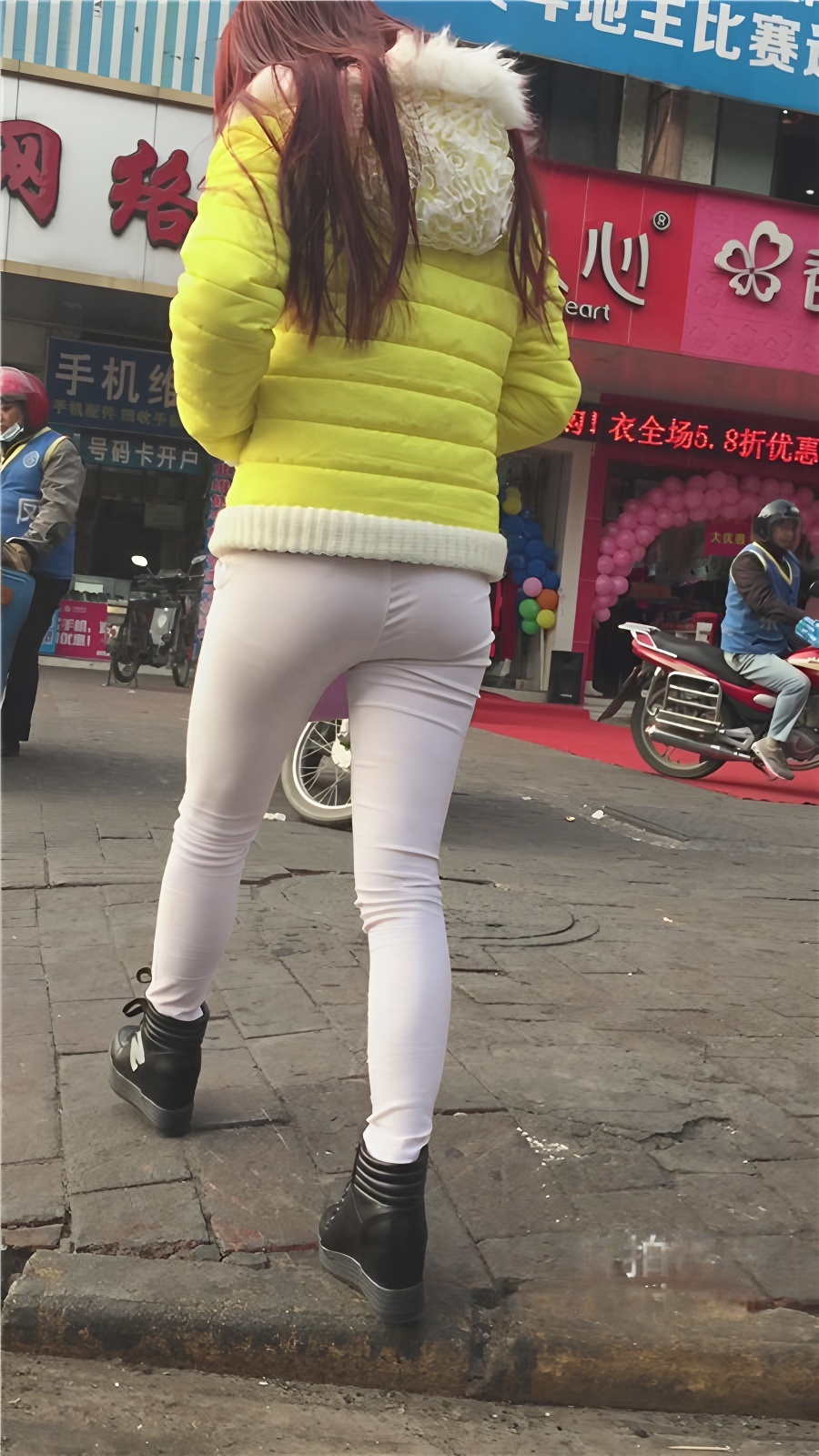 紧身白裤小姐姐[170M/MP4]