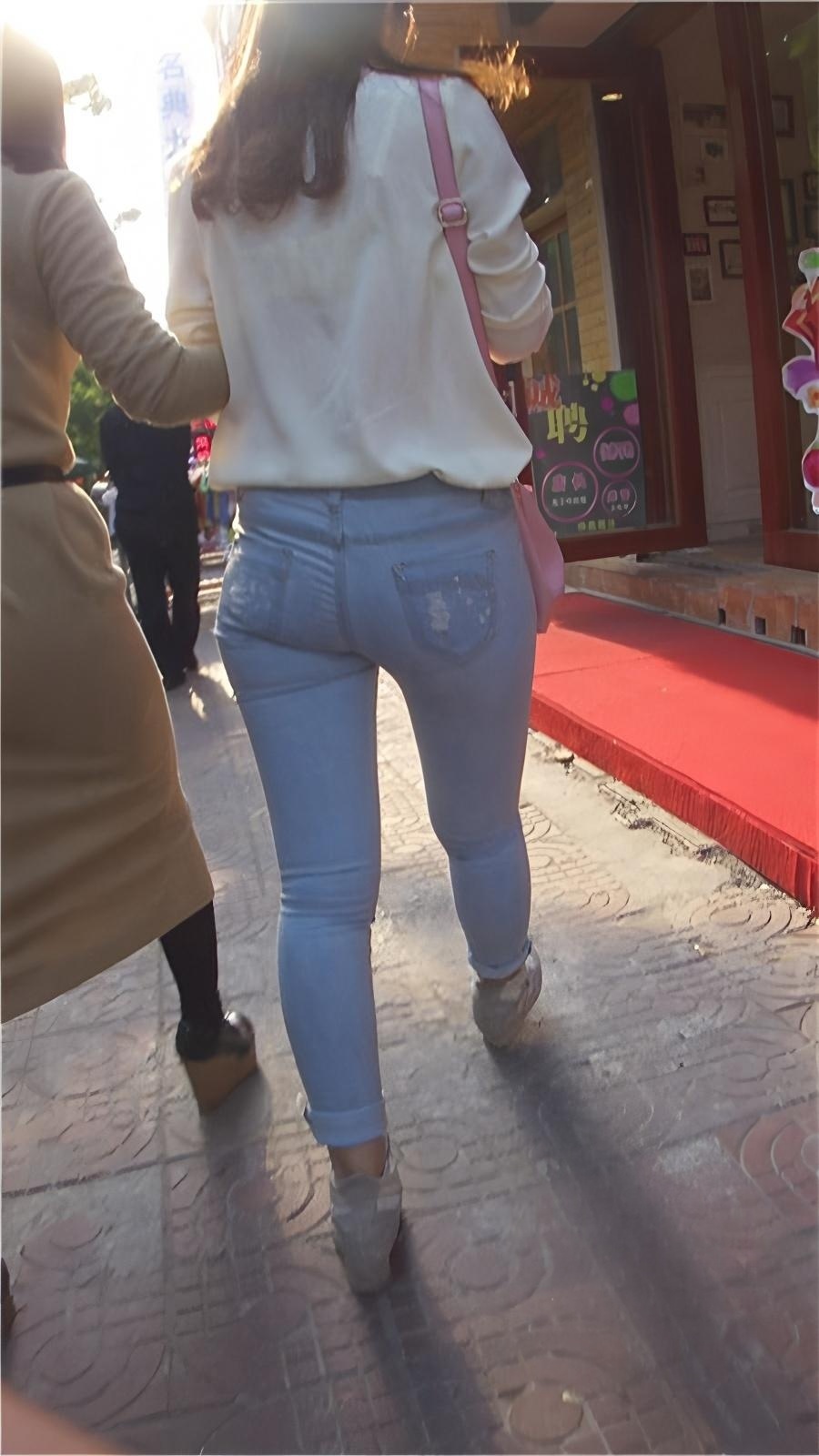 白衣牛仔紧身妹[204M/MP4]