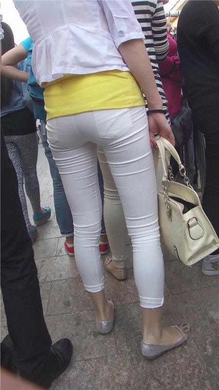 白色紧身裤美女[232M/MP4]